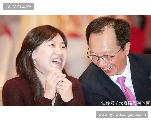 伏明霞出镜买菜竟然跟明星保姆似的，谁注意她手上那包包了？