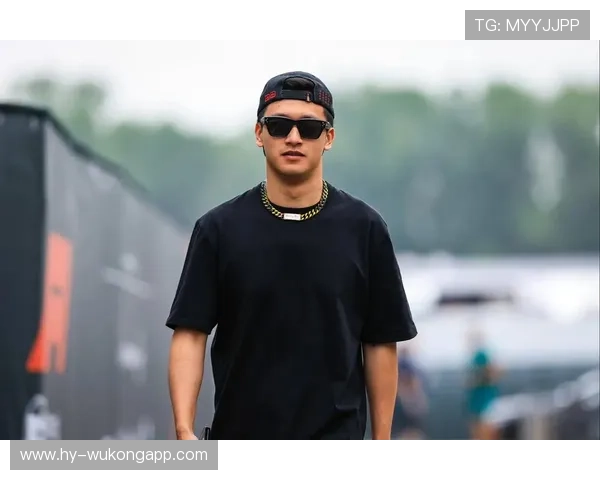 周冠宇开F1回家顺路接妈妈买菜？