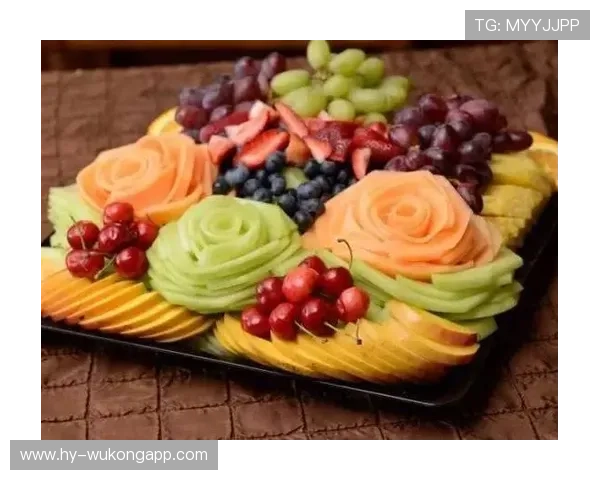 张常宁在家吃顿饭，光水果就摆了八种