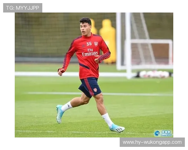 库杜斯与马丁内利：冲击型边锋的战术角色与生涯路径对比